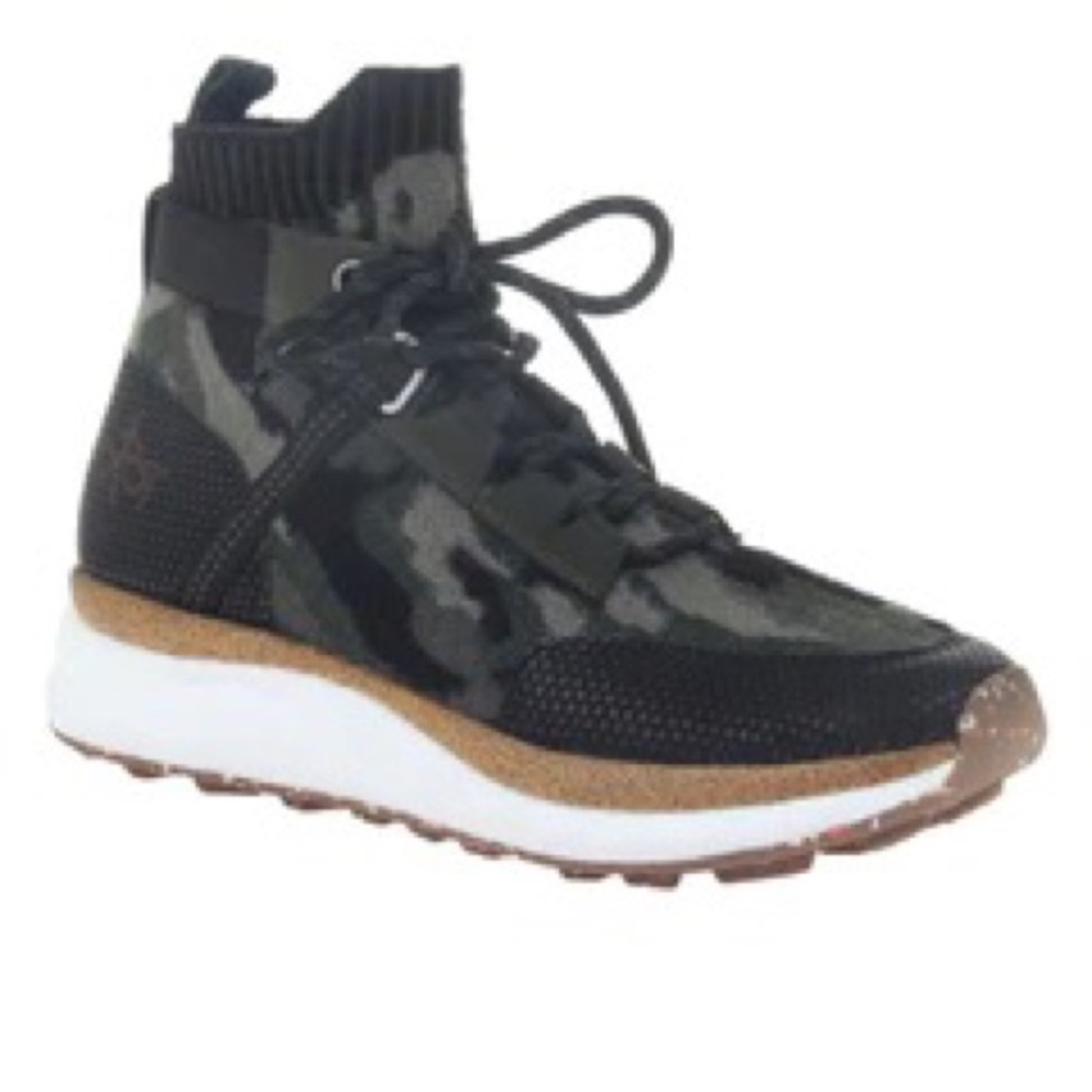 HYBRID PINE CAMO PRINT SNEAKER